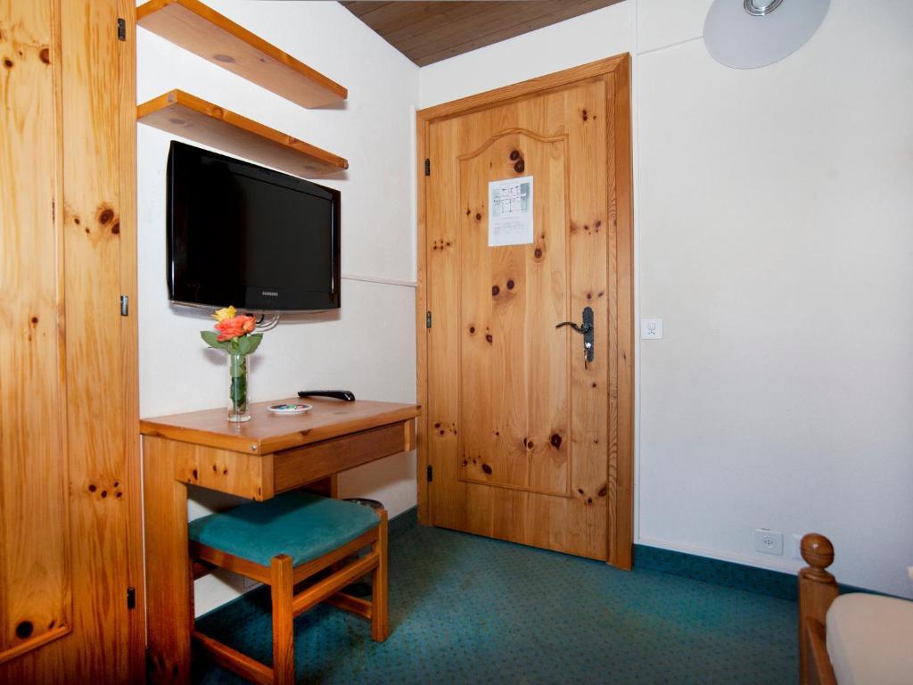 Ambiente Guesthouse Saas-Fee Ruang foto