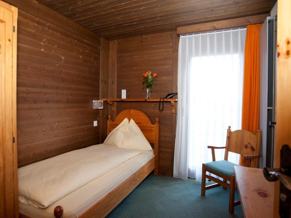 Ambiente Guesthouse Saas-Fee Ruang foto