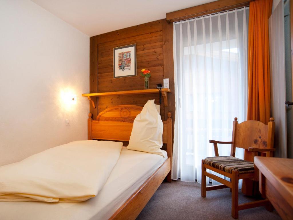 Ambiente Guesthouse Saas-Fee Ruang foto